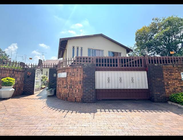 4 BEDROOM HOUSE FOR SALE IN WINCHESTER HILLS